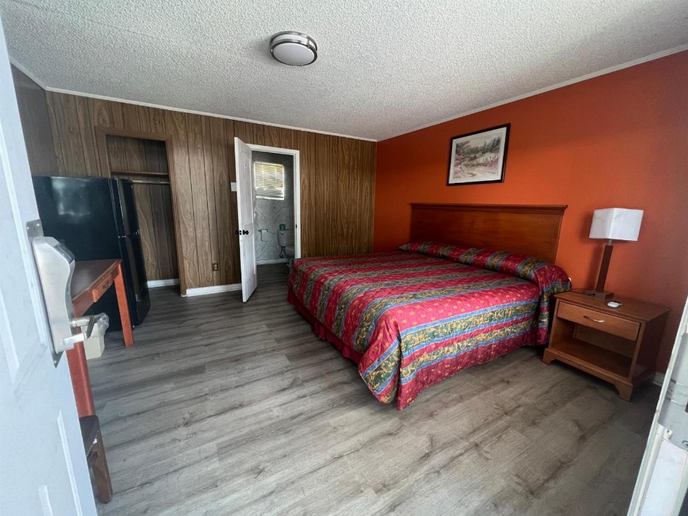 Pinelodge Motel