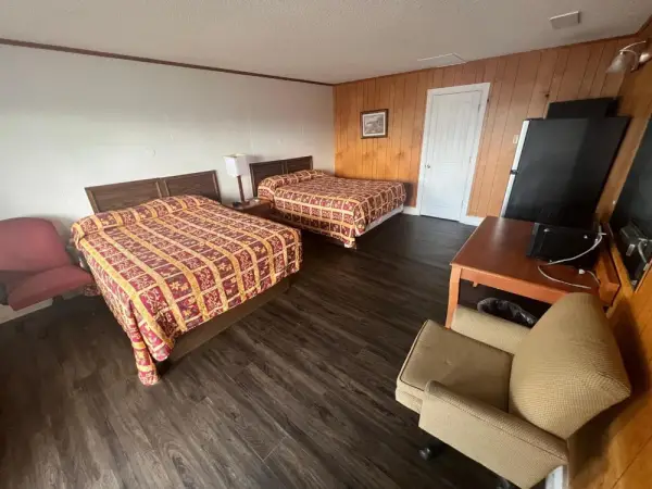 Pinelodge Motel 7