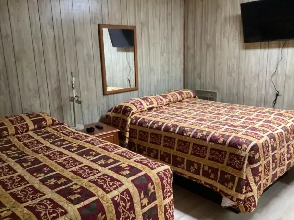 Pinelodge Motel 9